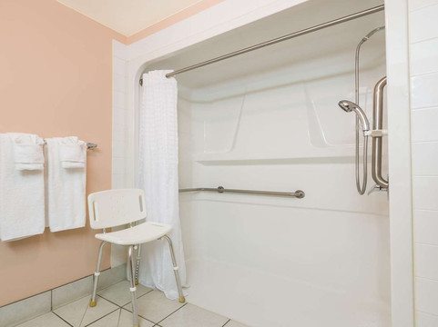 弗米利恩速8酒店主图