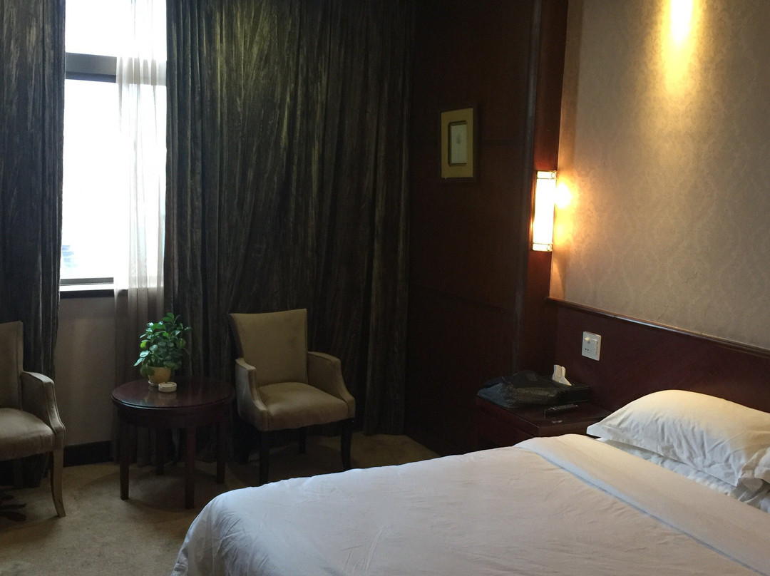 沪川大酒店主图