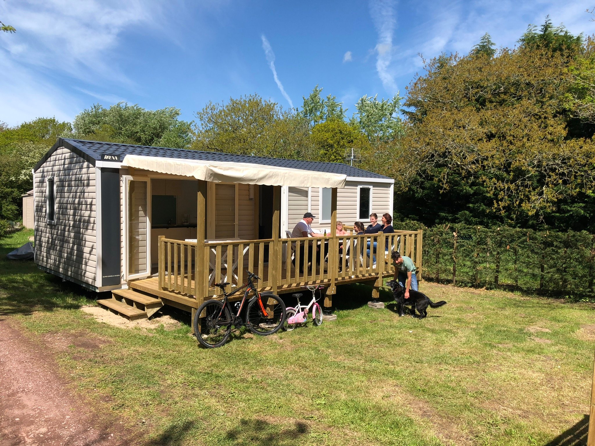 Camping Les Carolins-官方