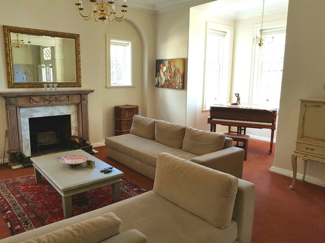 Rhonda's Manor Guest House主图