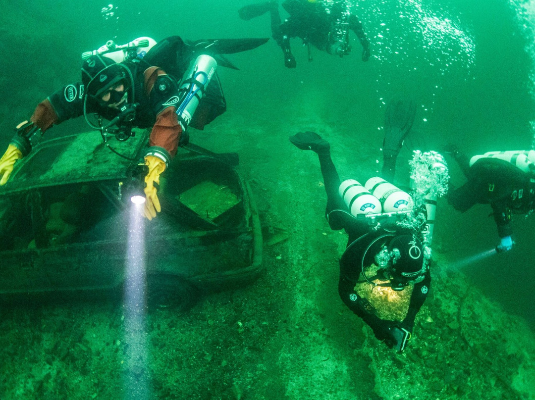 Hidden Depths Dive Centre-Yate必去景点
