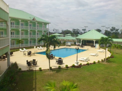 Hotel Mongomo-泳池