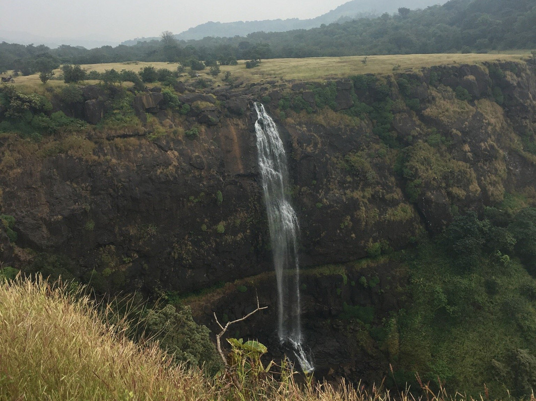 Madhe Ghat Water Fall景点图片