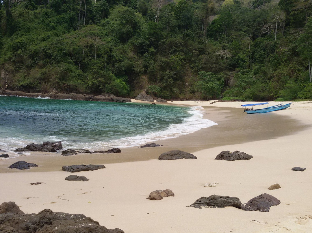 Teluk Hijau Beach-巴纽旺宣必去景点