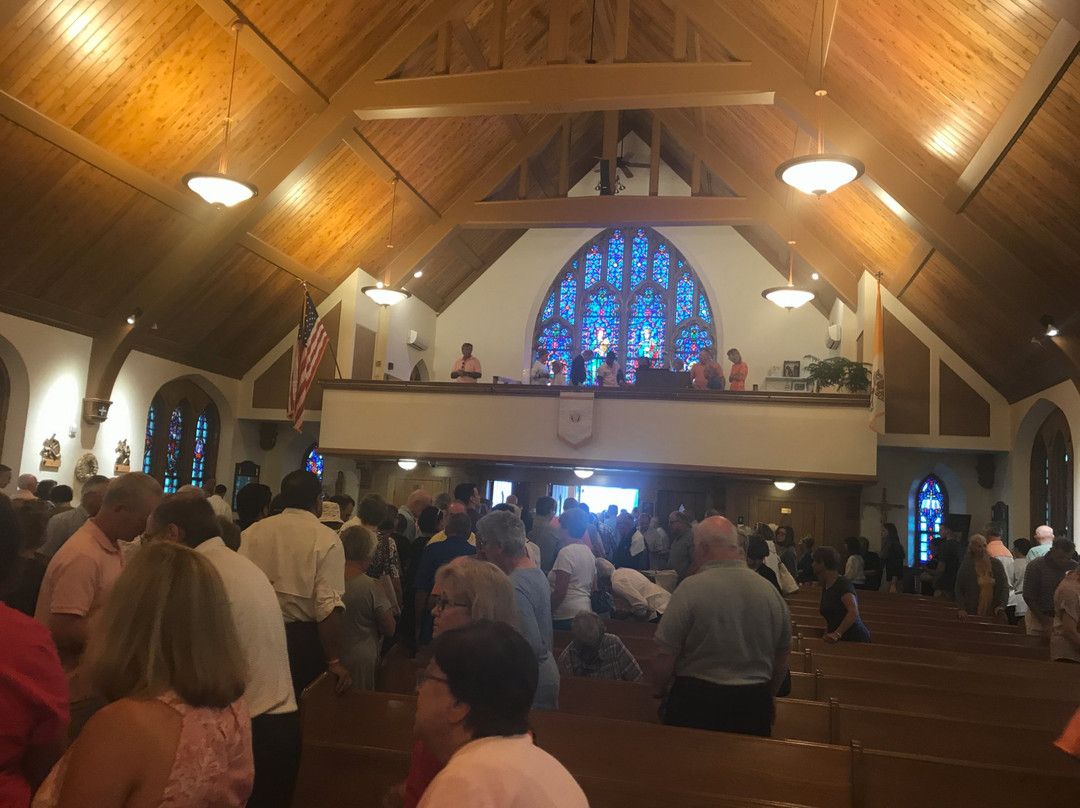 St. Edmond's Catholic Church-里霍博斯比奇必去景点