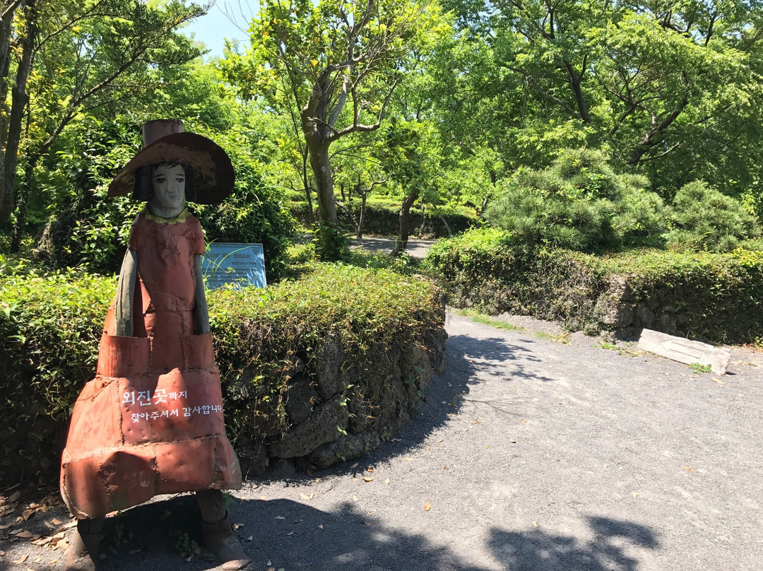 Kim Younggap Gallery Dumoak-西归浦市必去景点