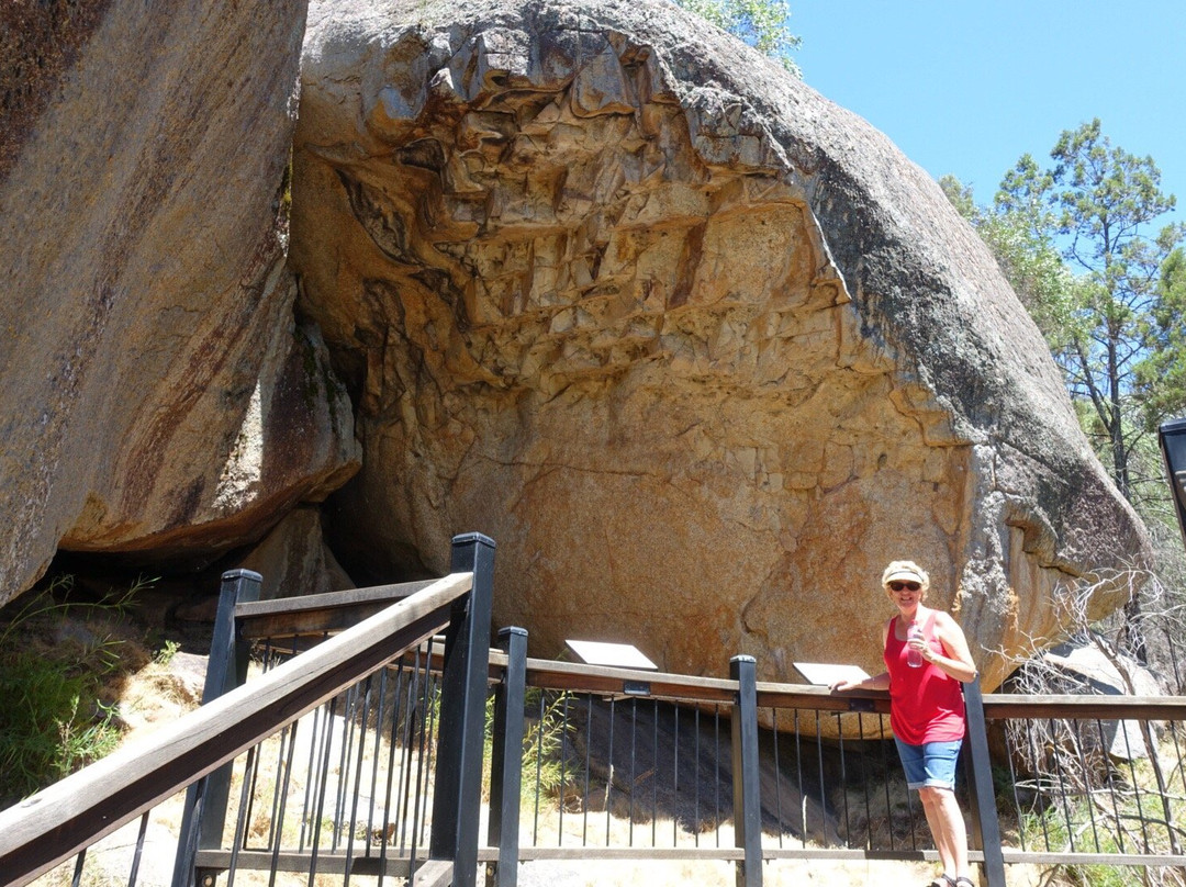 Yeddonba Aboriginal Art Site景点图片