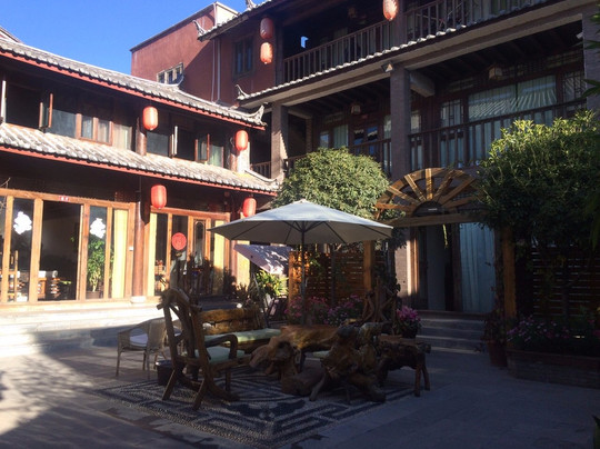 束河燕巢客栈主图