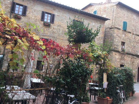 拉西塔爱迪尔套房酒店主图