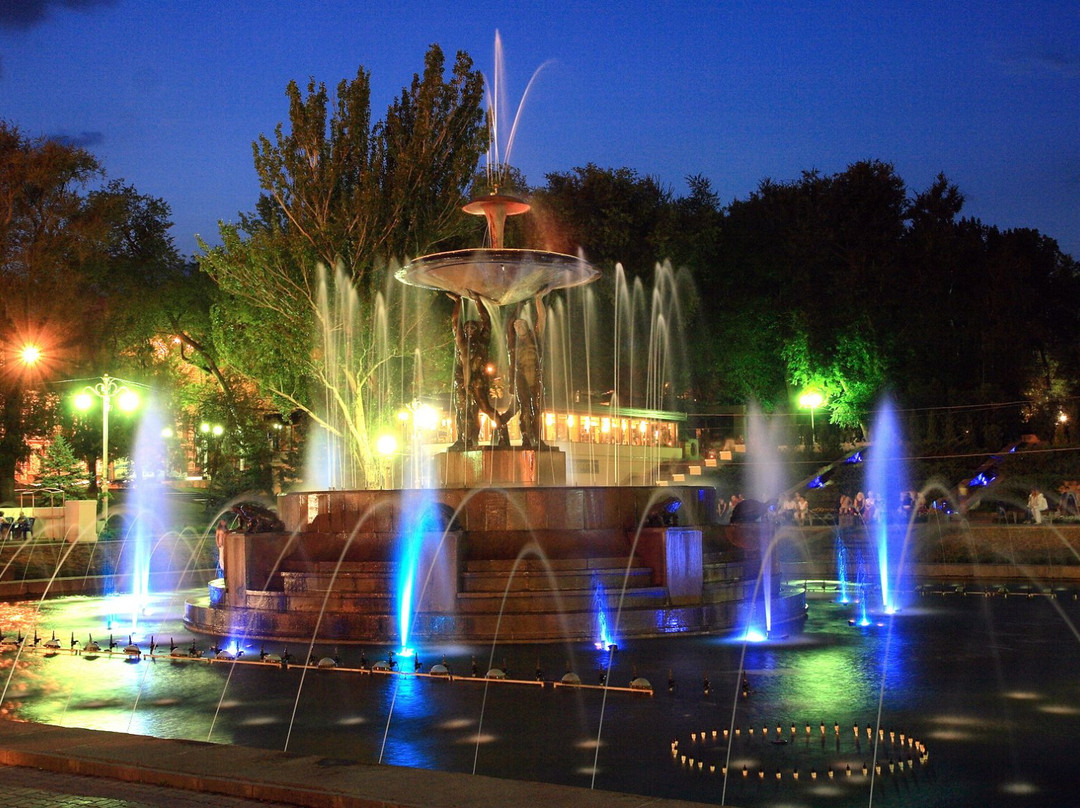 Teatralnaya Square景点图片