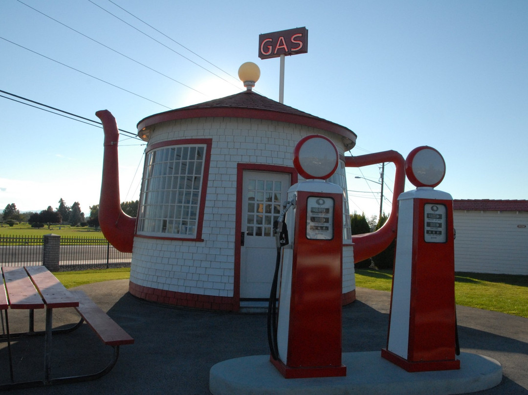 The teapot Dome Gas Station景点图片