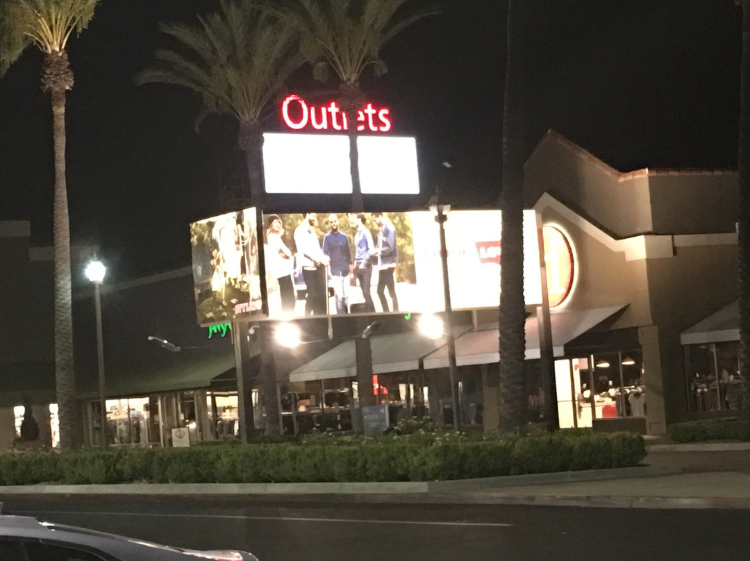 Outlets at Lake Elsinore-埃尔西诺湖必去景点