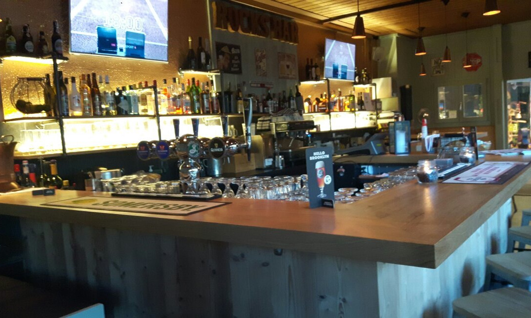 翁根旅游景点-On the Rocks Bar