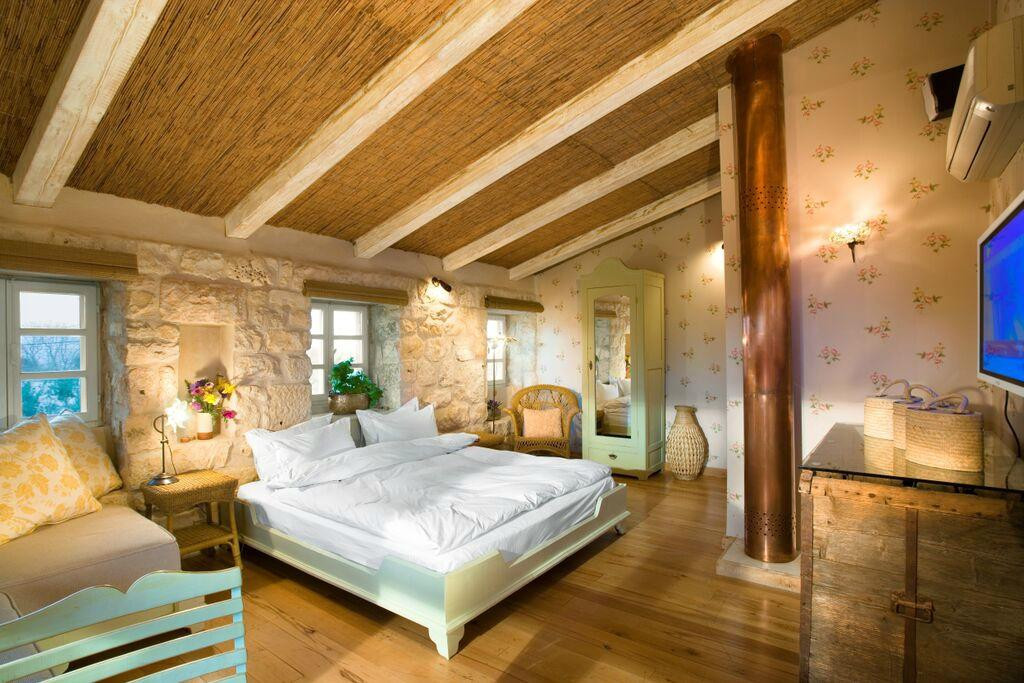 The House In Abirim主图