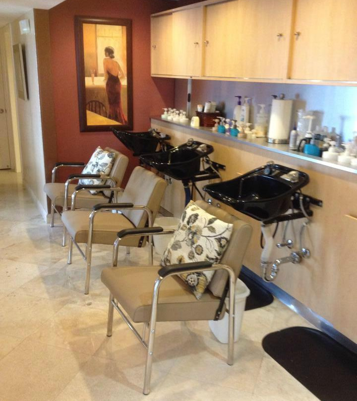 Jacqueline's Salon & Day Spa-特雷热岛必去景点