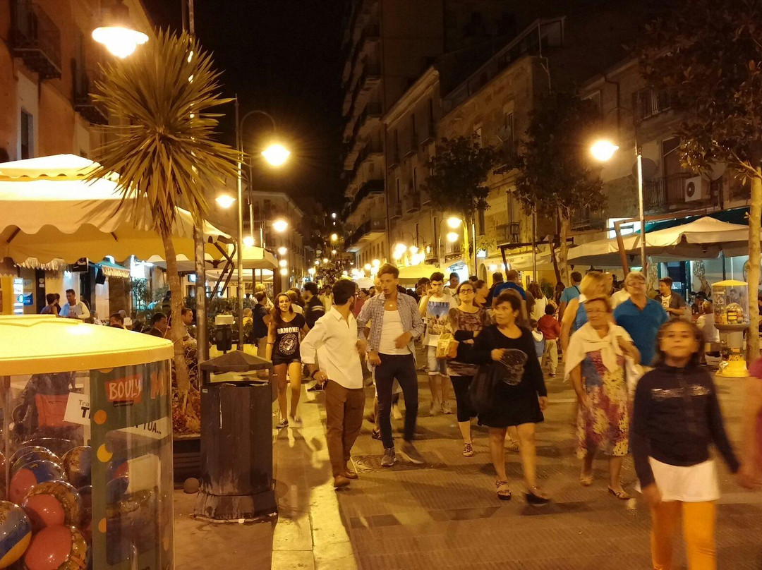 Piazza V. Veneto e Corso Garibaldi-阿格罗波利必去景点