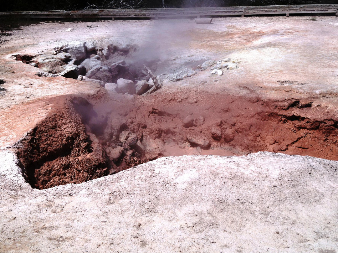 颜料锅喷泉-黄石国家公园必去景点