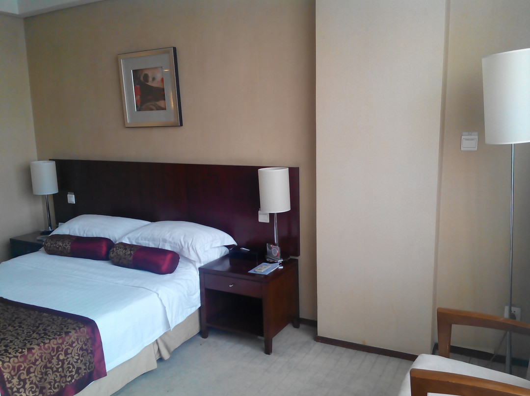 梦都雨山湖饭店主图