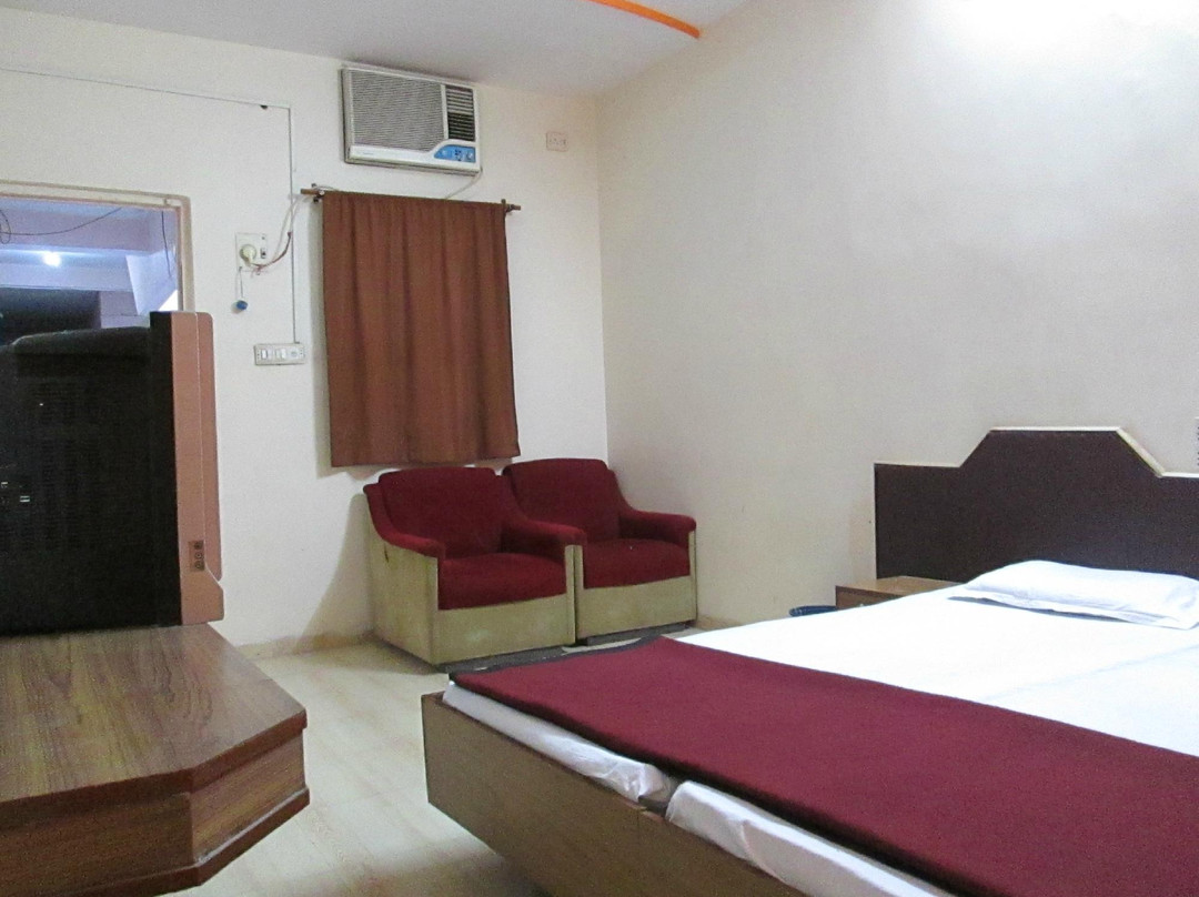 Hotel Dwaraka Deluxe主图