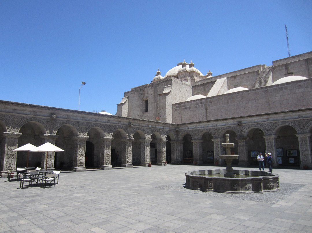 Iglesia de la Compania de Jesus-阿雷基帕必去景点