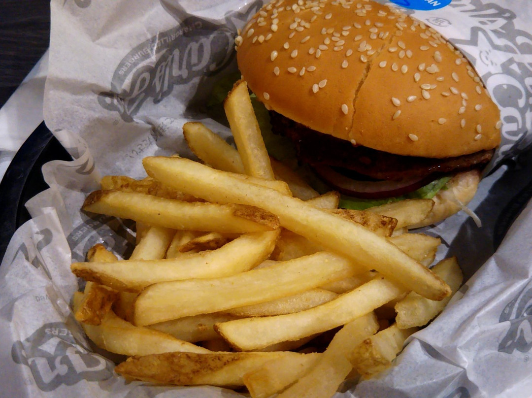 カールスジュニアららぽーと湘南平塚店