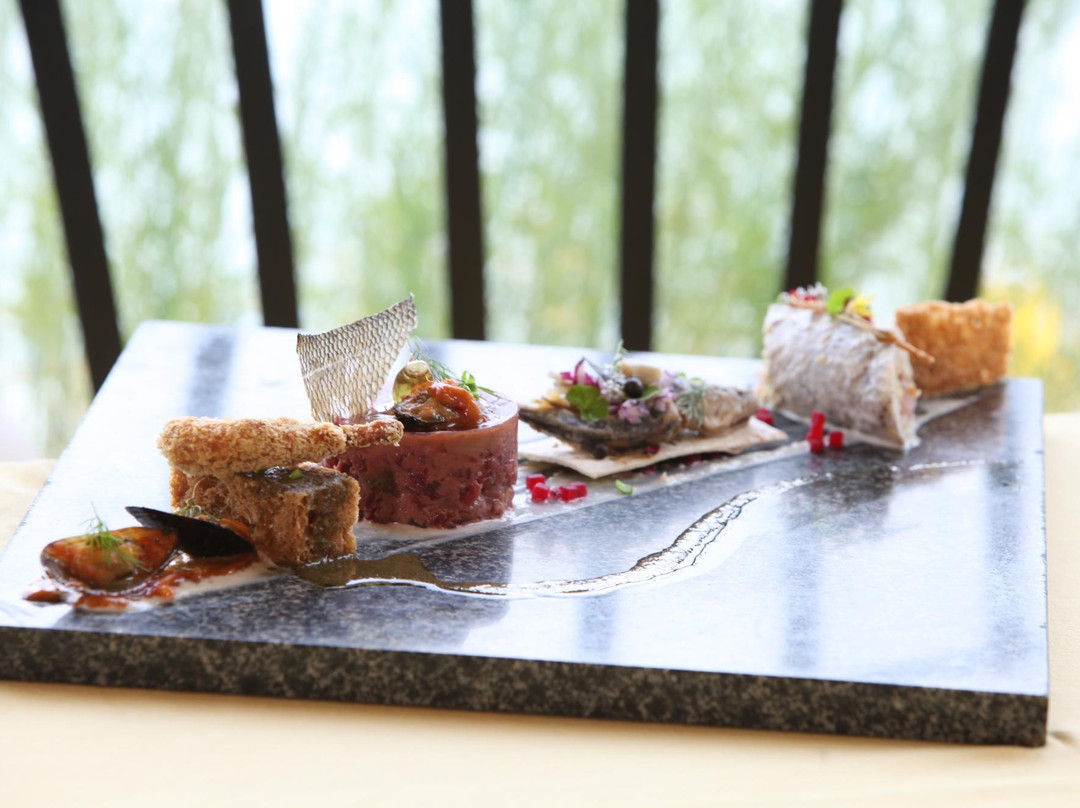 索佐波尔餐馆和美食-Urania Bistro