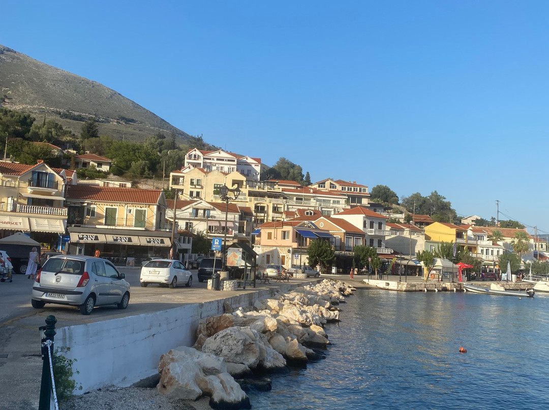 格瑞克爱奥尼亚套房酒店主图