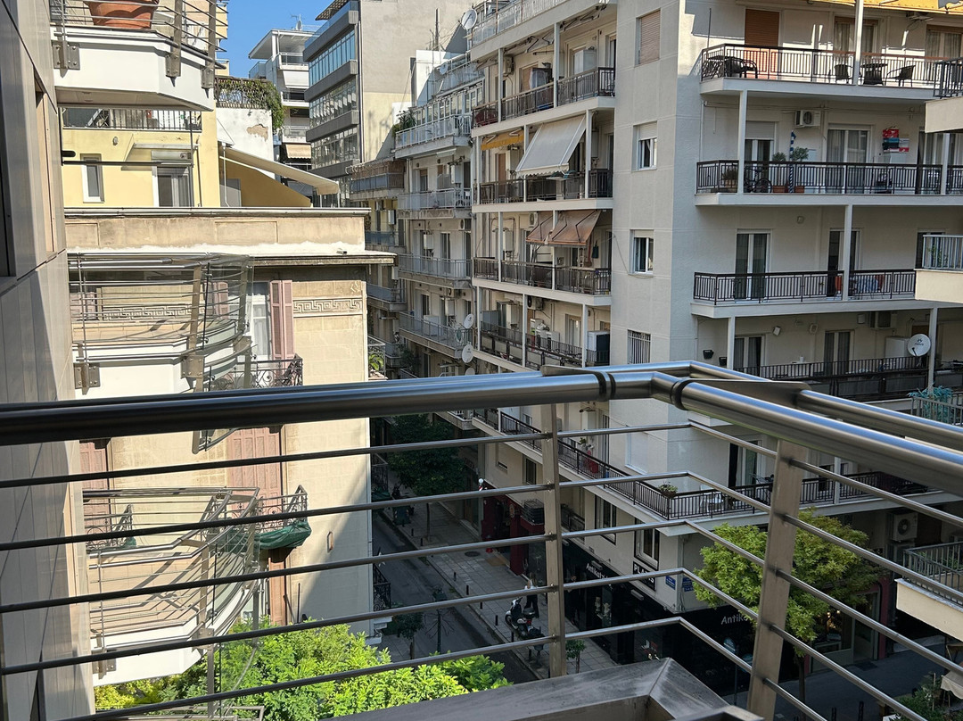 戴奥斯尊享人生酒店主图