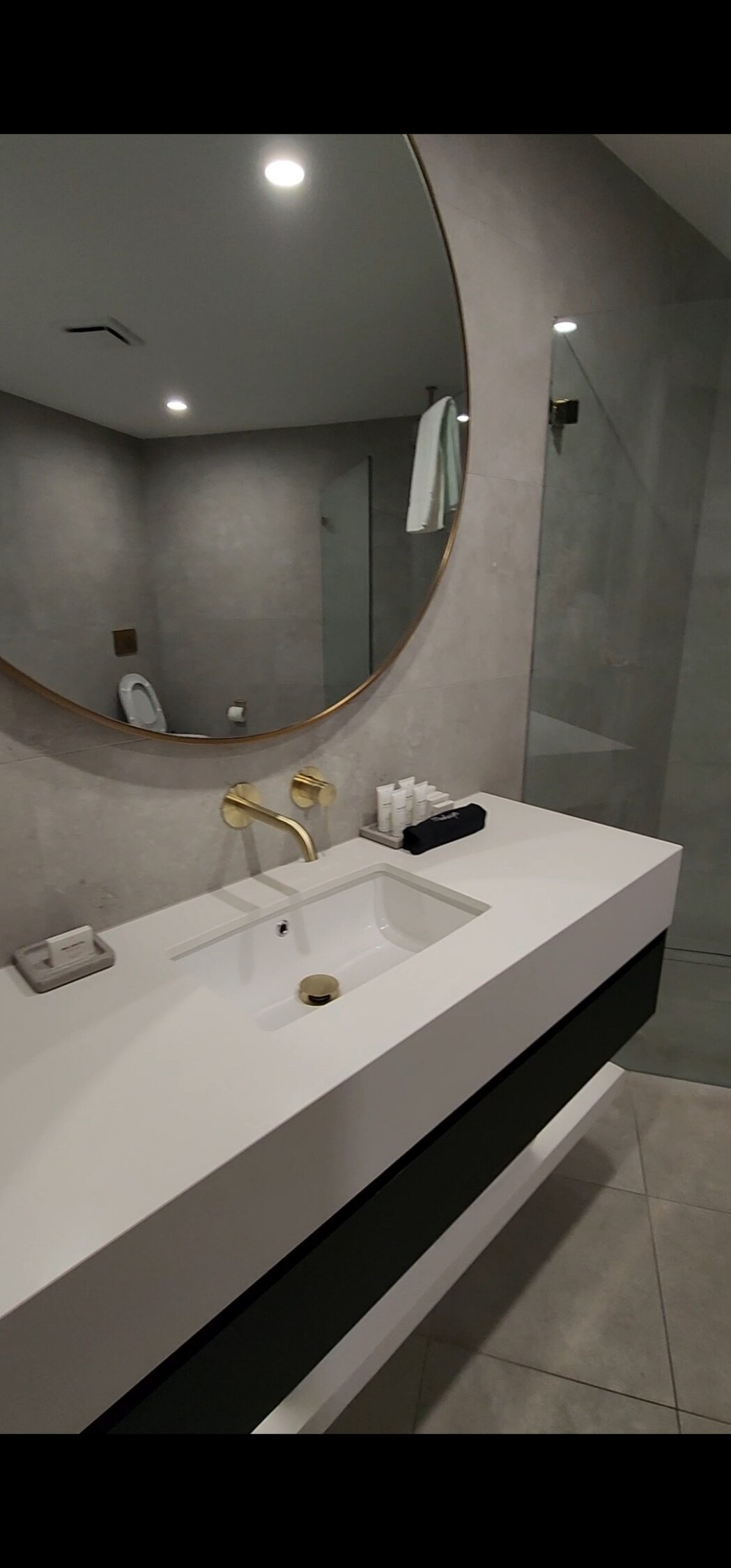 Astina Suites-浴室