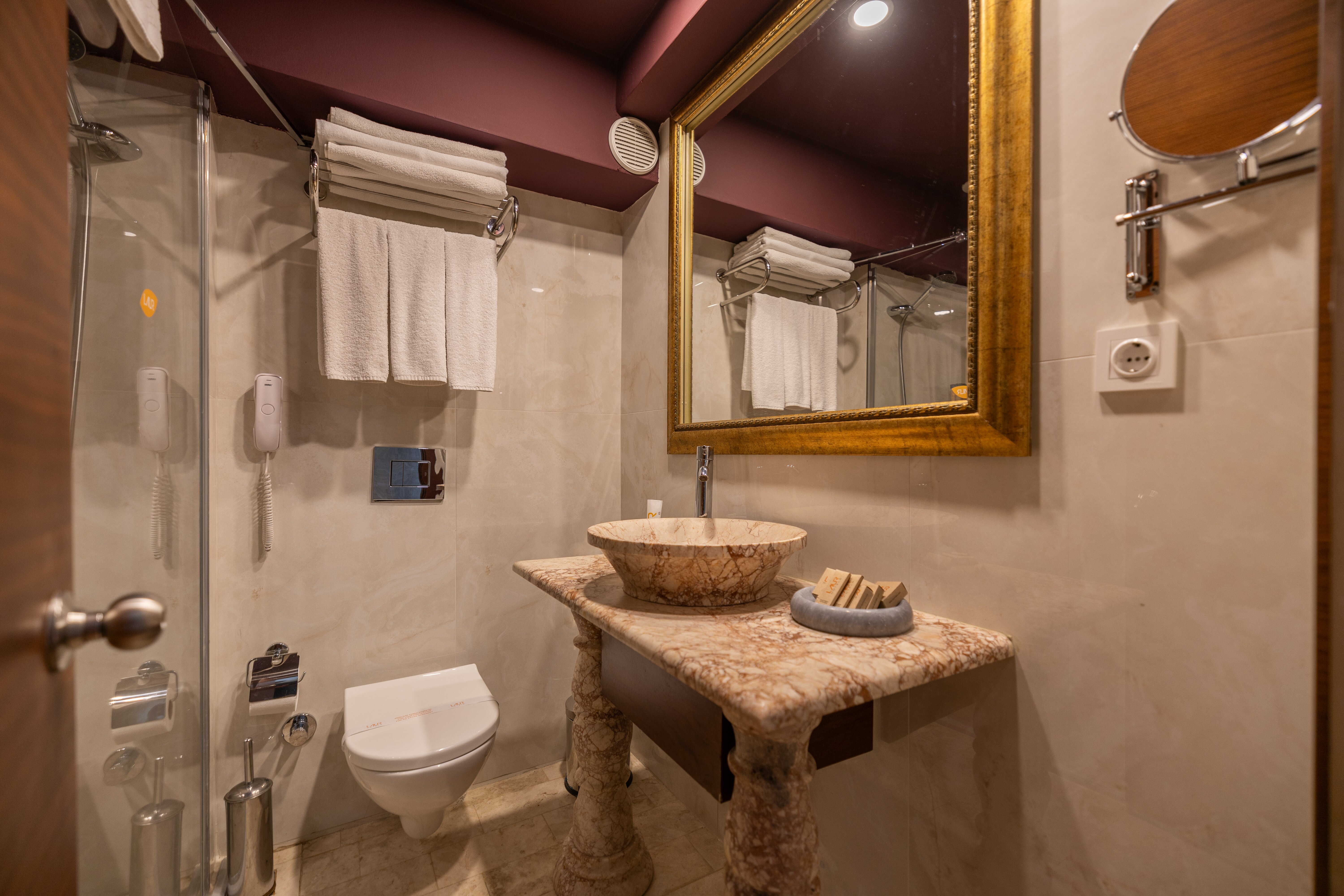 Laur Hotels Experience & Elegance-浴室
