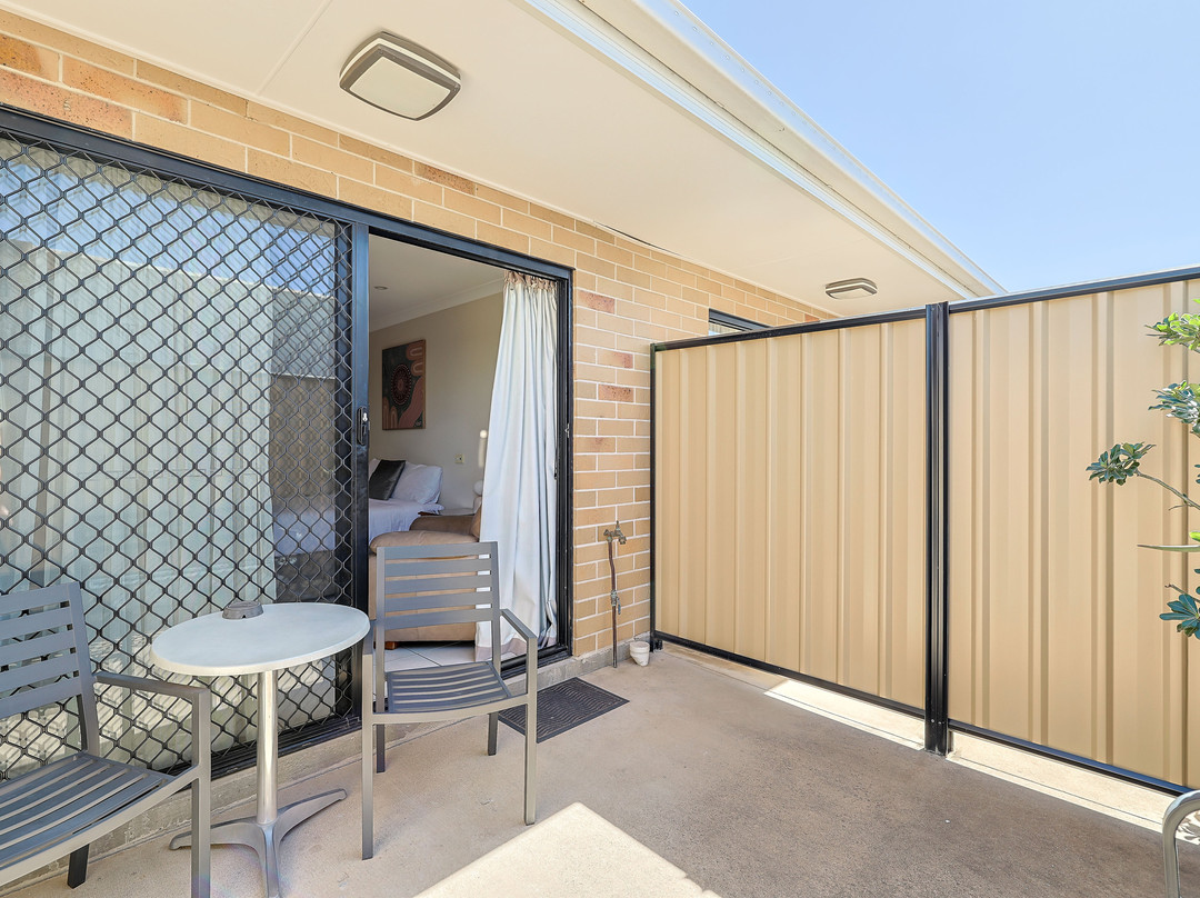 Emerald Central Palms Motel主图