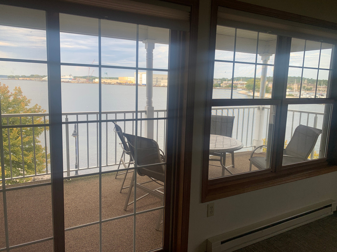 Bridgeport Waterfront Resort主图