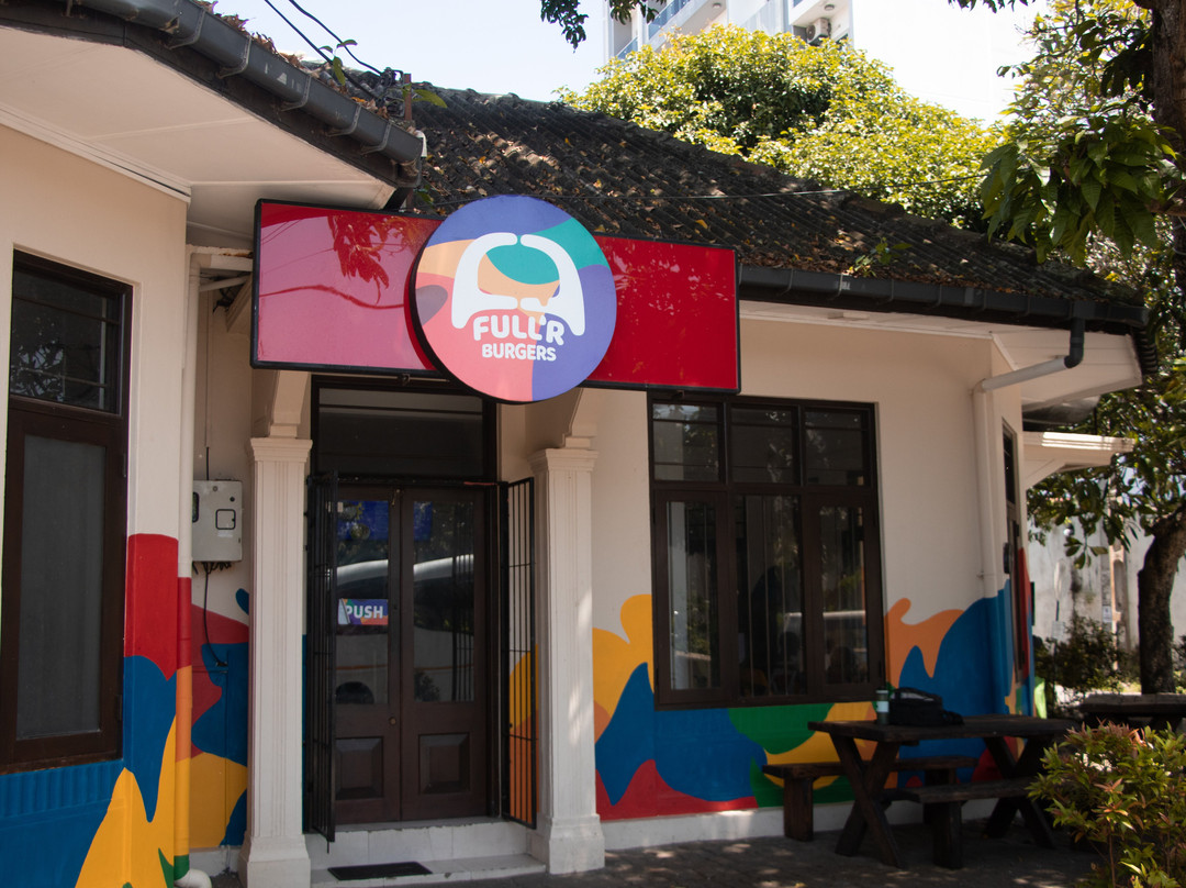 Full'r Burgers- Mount Lavinia