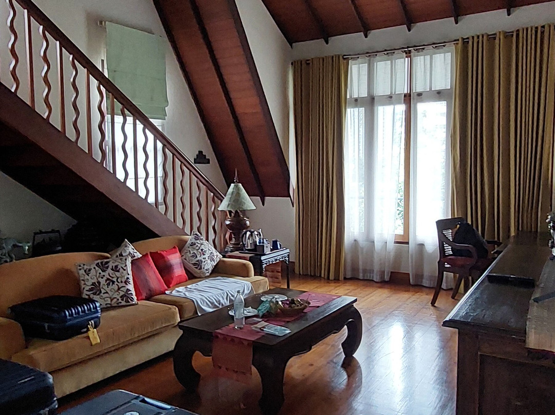 奥里亚索维利亚酒店主图