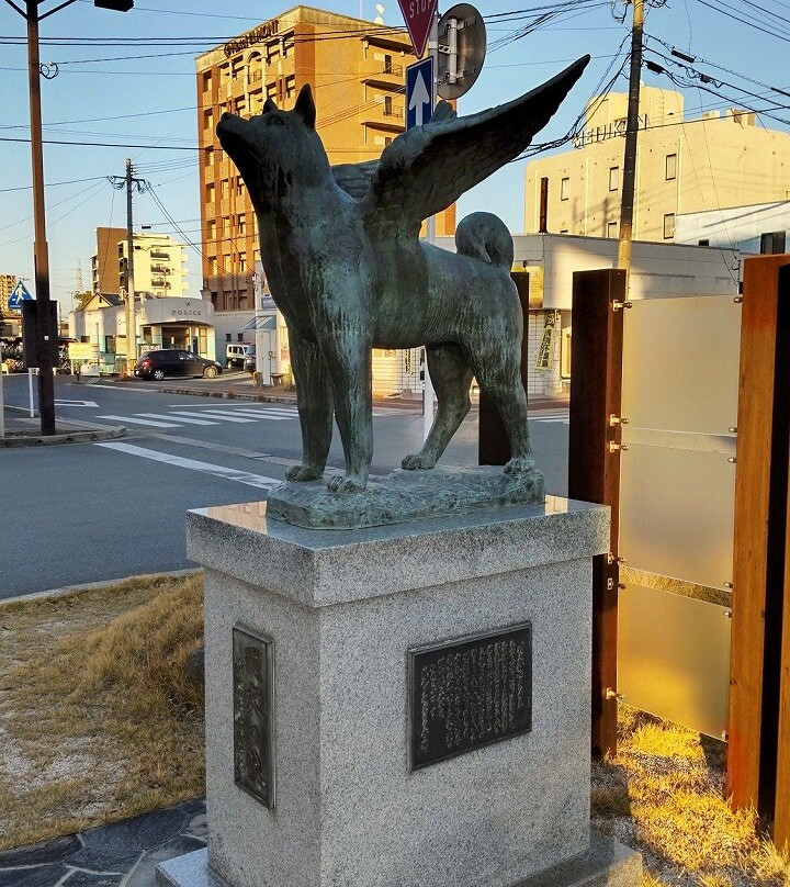 Wing Dog Statue景点图片