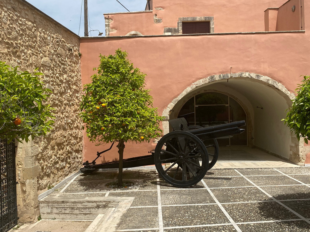 Mouseío Stratiotikís Istorías Chromonastiríou-Chromonastiri必去景点