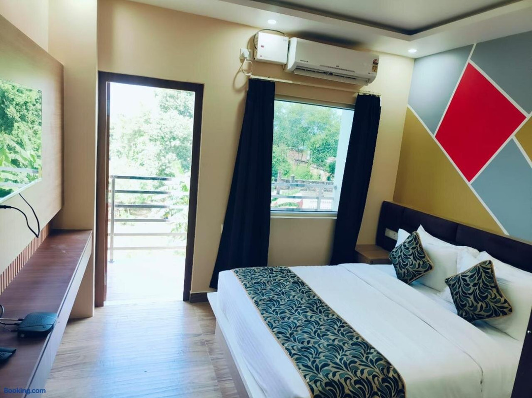 Sarojini Garden Hotel & Restaurant