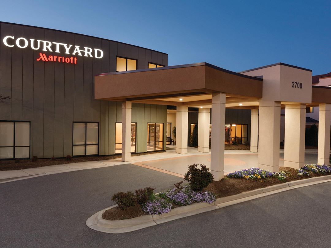 Courtyard by Marriott Charlotte Airport North主图
