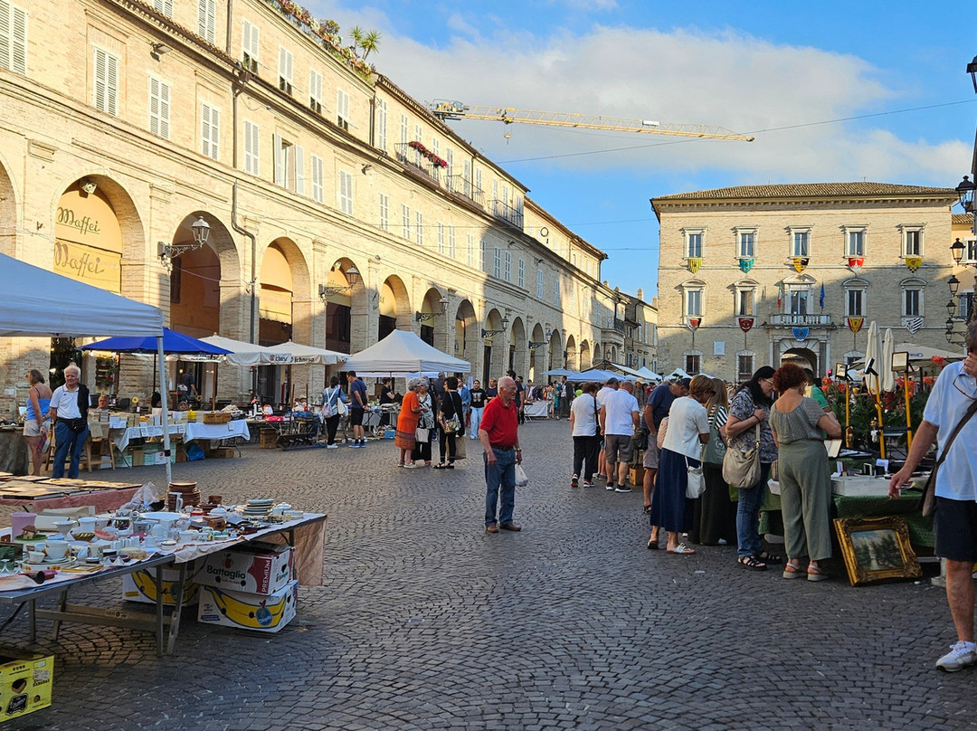Piazza del Popolo-费尔莫必去景点