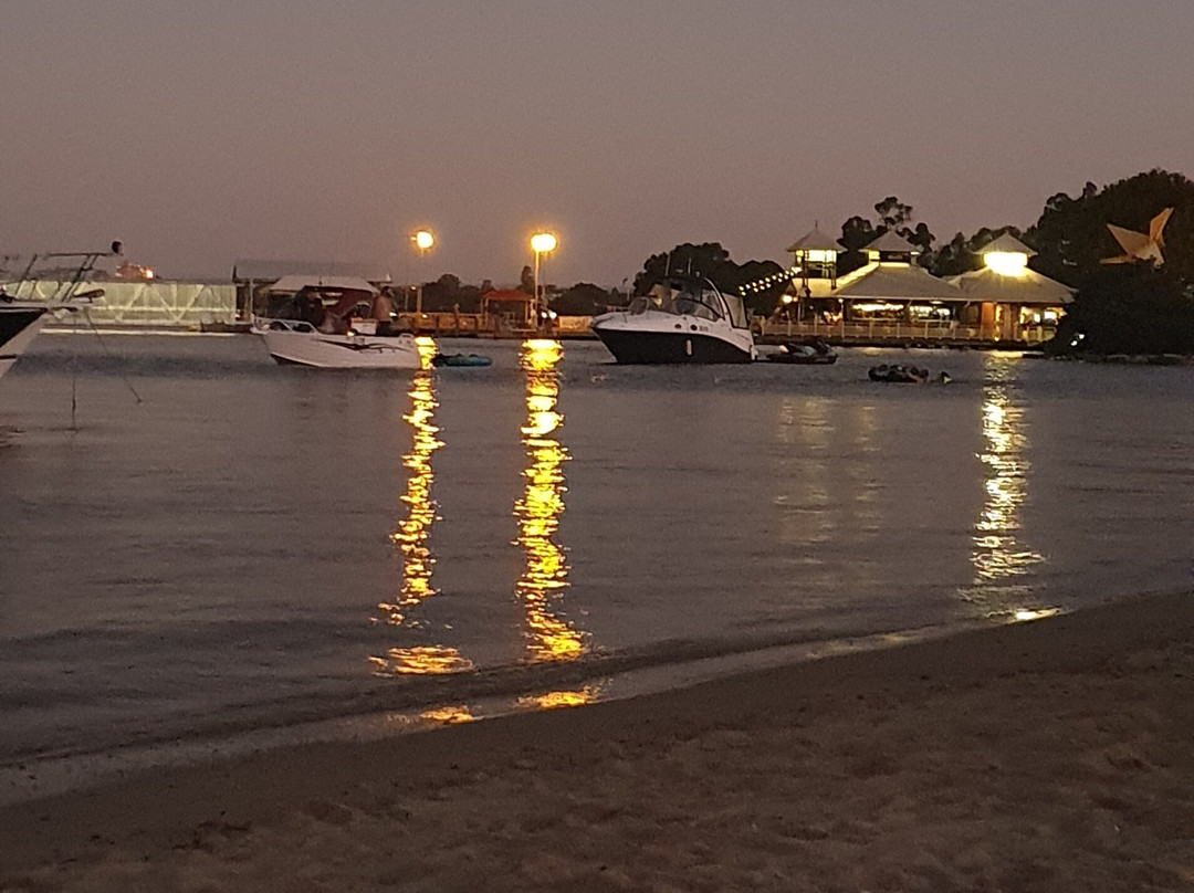 The Peninsula Riverside Apartments主图