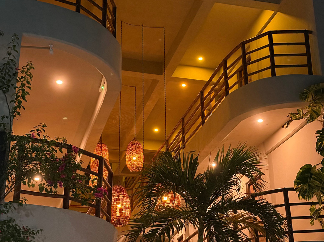 Noah Beach Hotel & Suites主图