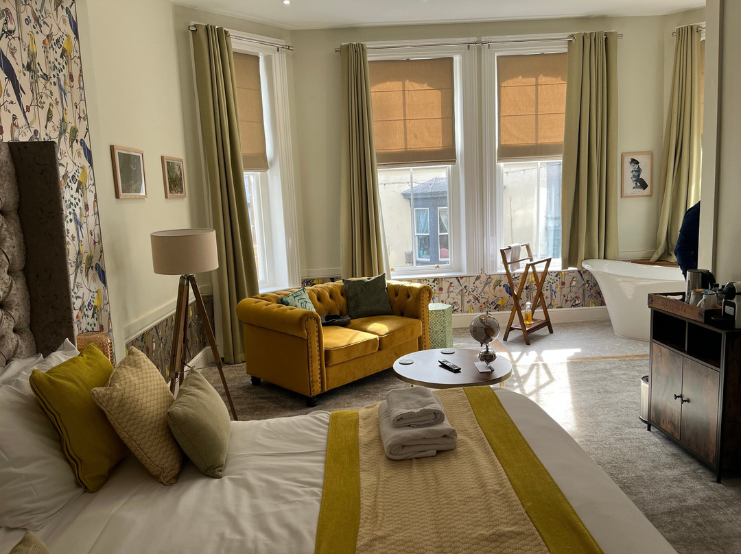 The Resolution Hotel主图