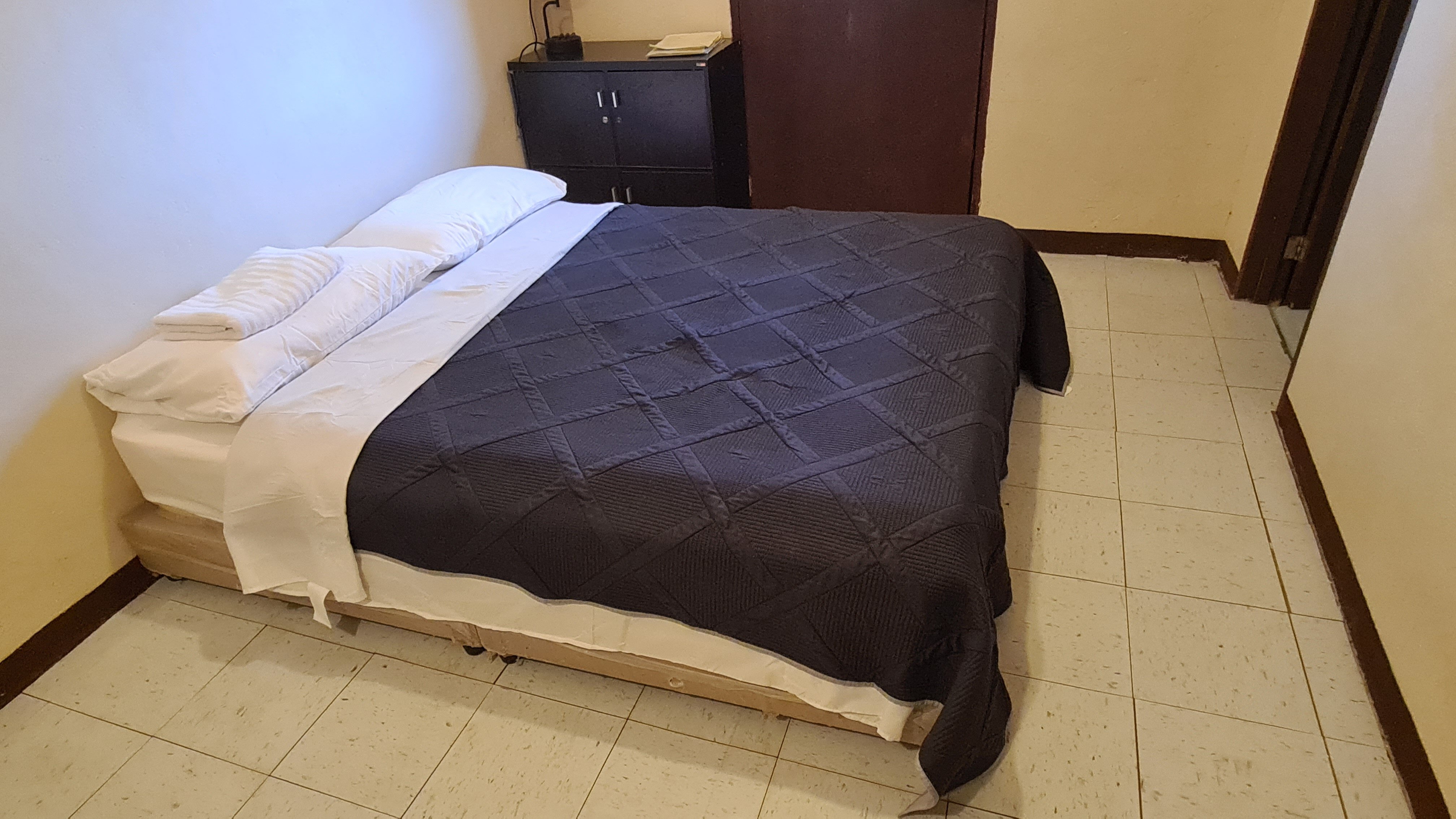 Yvonne's Hotel-官方