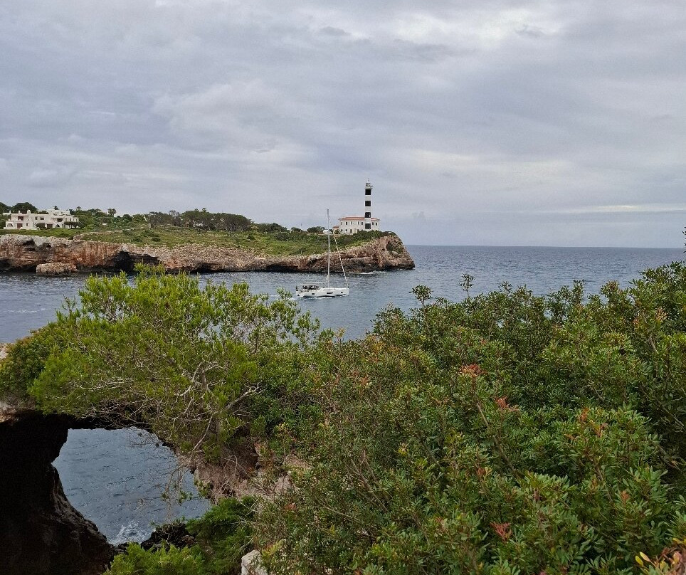 Faro de Porto Colom景点图片