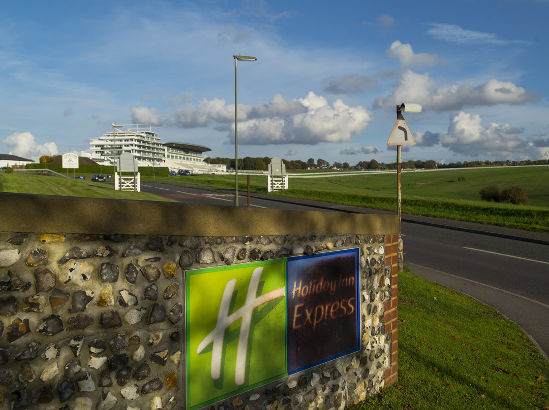 Holiday Inn Express London - Epsom Downs by IHG主图