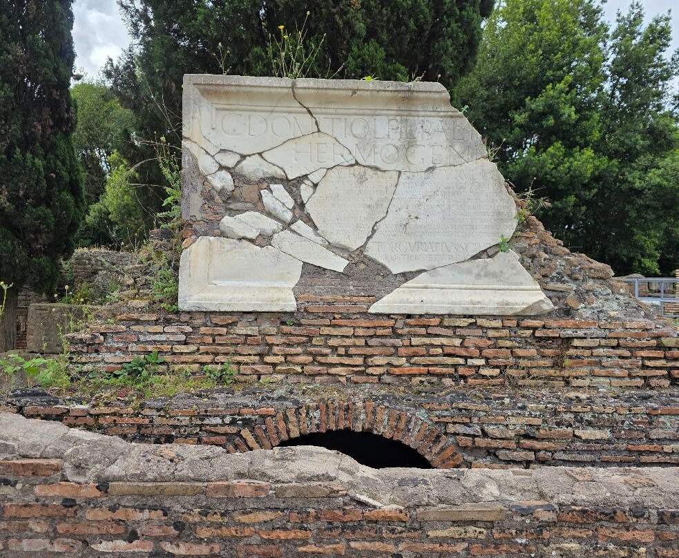 The Via Ostiensis Necropolis-Ostia Antica必去景点