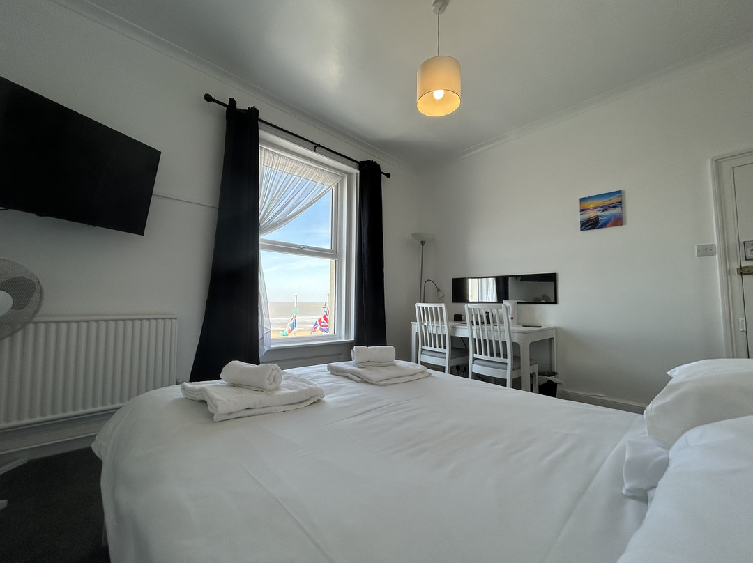 The Royal Clarence Hotel (on the seafront)主图