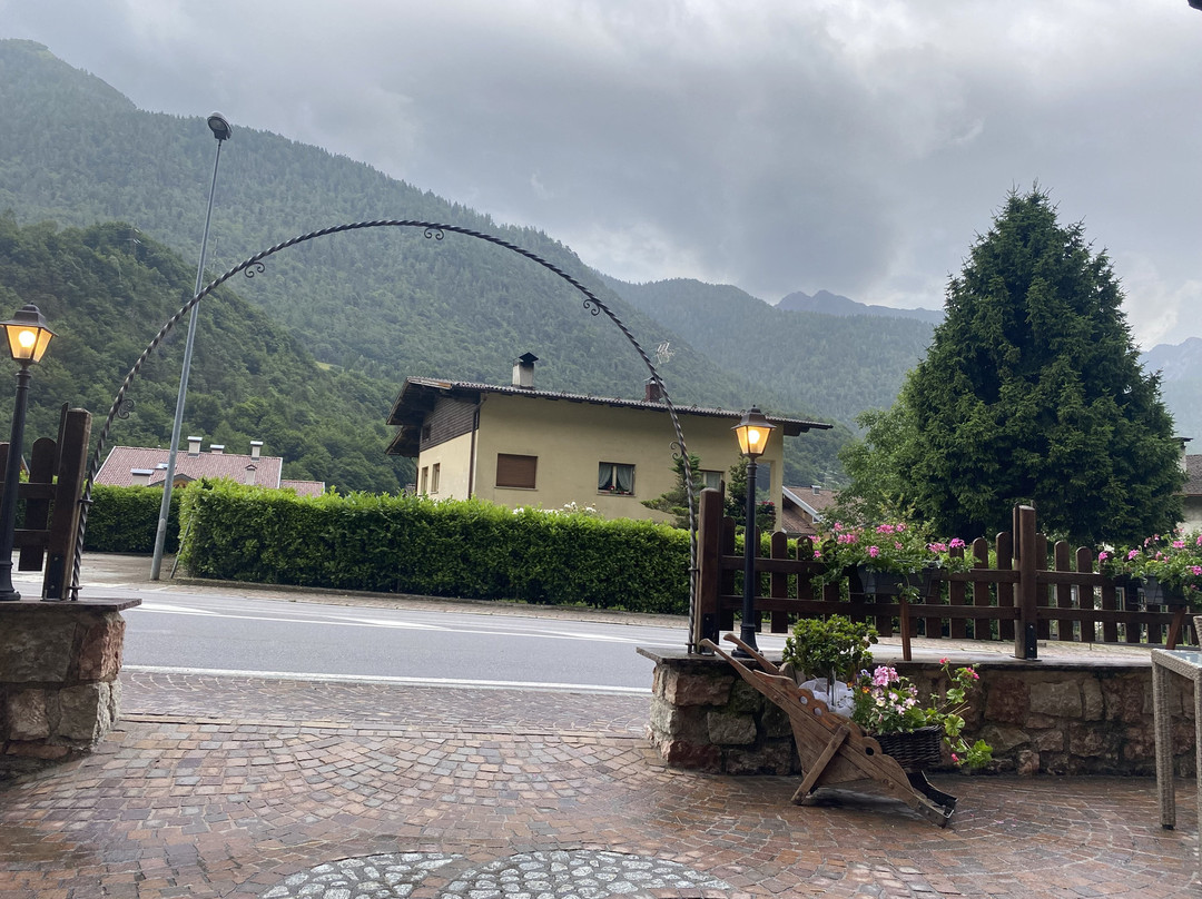 Roncone酒店住宿-Albergo Ginevra