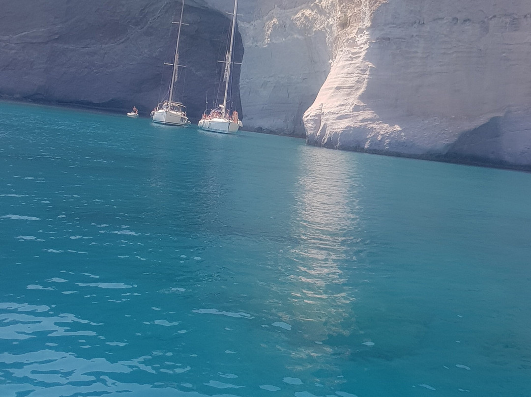 Delfinia boat tours - half day-米洛斯岛必去景点