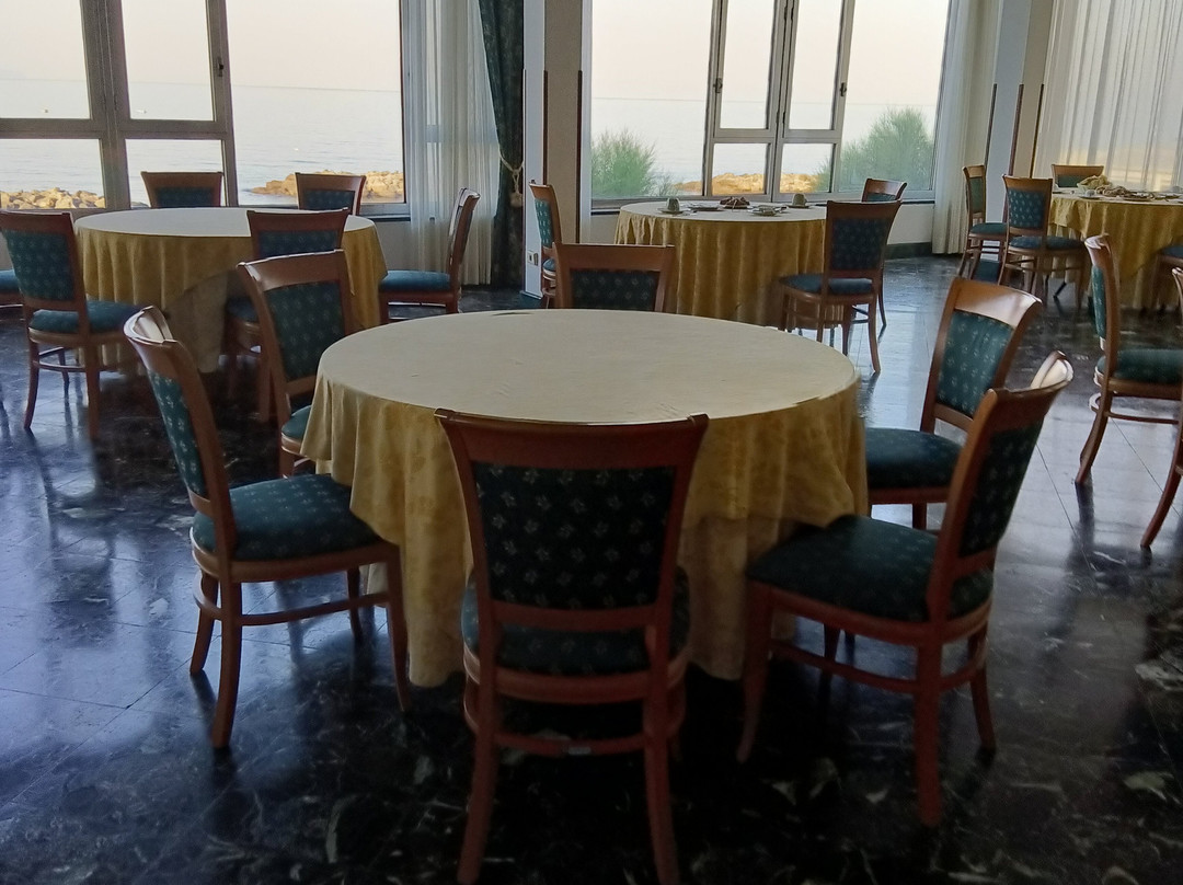 Hotel Holidays主图